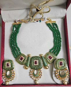 Exquisite Emerald Necklace & Earring Set