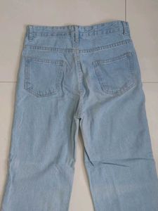 women wash blue straight fit jeans
