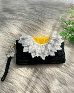 Crochet Daisy Clutch Bag | handmade