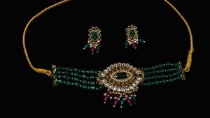 Elegant Emerald &amp; Gold Necklace Set