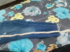 Trendy Ripped Cropped Jeans length 36