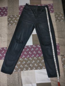 women knee cut jeans