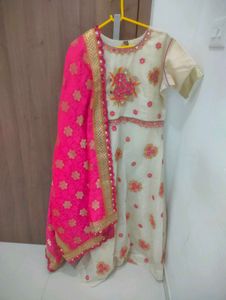 Cream Kurta Set with Pink Dupatta