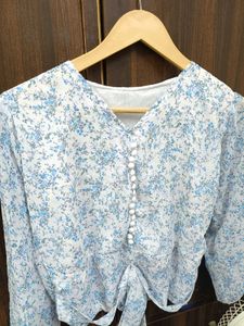 Chic Blue Floral V-Neck Top