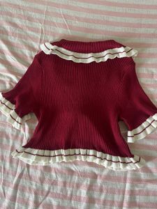 Chic Red Cropped Knit Top