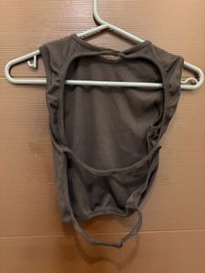Sleek Black Sleeveless Cropped Top