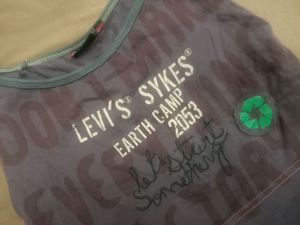 Levi's boat nack printed stylist tee