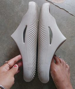 CROCS White Sliders