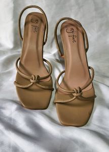 N2. NUDE GORGEOUS HEELS
