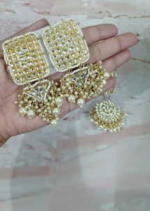 Elegant Kundan &amp; Pearl Earrings &amp; Maang Tikka Set