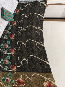 Beautiful Floral Print Saree(semi crepe)