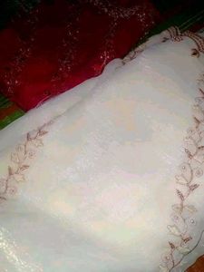 A white beautiful saare with Pinteresty look