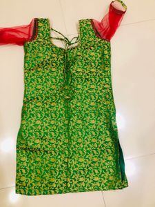stich Green &amp; Gold Pattern Kurta with Red  Sleeve