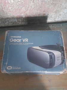 Samsung Gear VR In Mint Condition With It’s Box An
