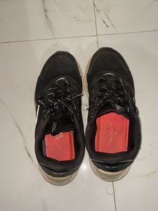 Black Fashion Sneakers USED