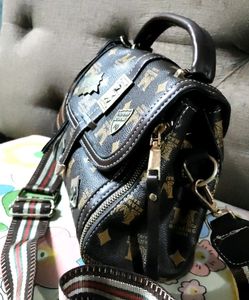 Imported Oathaso Moshoino Sling Bag 🛍️🛍️💰💰