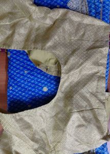 Blue Bandhani Saree with Gold Blouse Piece