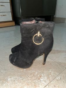 Chic Black Suede Ankle Boots
