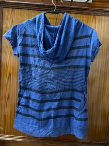 Zip tshirt with Cap for girls