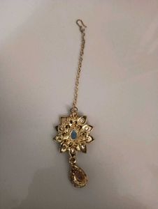 necklace, earing and 1 mang tika