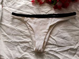 🇪🇪White Thong with Black Trim