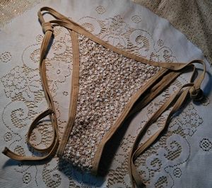 Bikini bottom with Gold Accents🌟