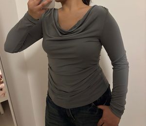 grey long sleeve versatile top