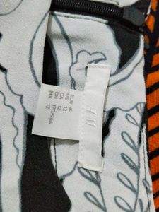H&amp;M Stylish Short Middy