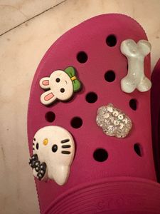 Pink Crocs with free gibitz