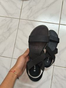 Zudio Black Sandals