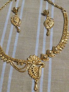 Elegant Gold Necklace &amp; Earring Set