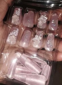 Pretty Press-On Nails with Floral Design