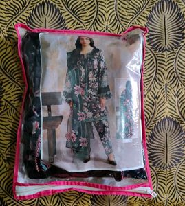 Elegant Floral pakistani Print Kurta Set