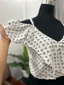 Cute White Floral Ruffle Top