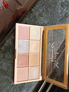 Makeup Revolution Sophzx Highlighter Pallette