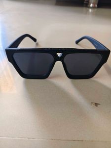 Stylish Black Geometric Sunglasses