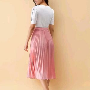 Chic Pink Pleated Midi Dress with Belt Medium Size