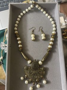 Pearl &amp; Antique Gold Necklace Set