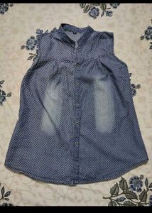 Sleeveless Blue Printed Button-Down Top