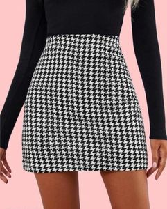 Chic Houndstooth Mini Skirt 🖤🤍✨