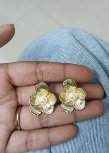 Gold Flower Pearl Earrings
