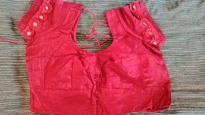 Bodyhugging Maroon Saree