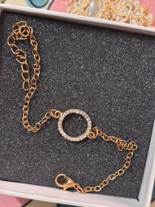Elegant Gold Chain Bracelet with Circle Charm