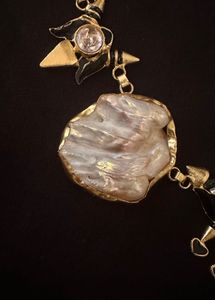 Baroque pearl modern design necklace