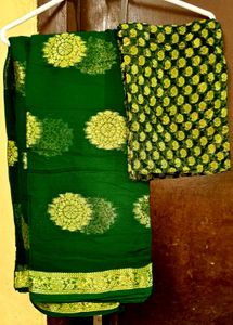 Elegant Green Saree with Gold Floral Motifs