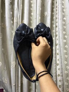 Chic Black Bow Ballerinas