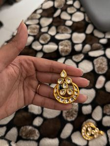 Elegant Gold Kundan Earrings