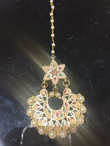 Elegant Maang Tikka with Pearls