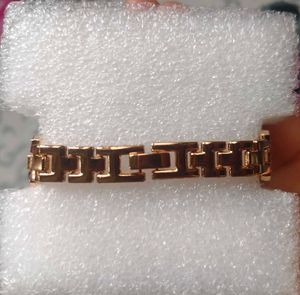 Elegant Rose Gold Women’s Watch with Crystal Detai