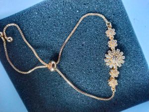 Sparkling Flower Design Bracelet